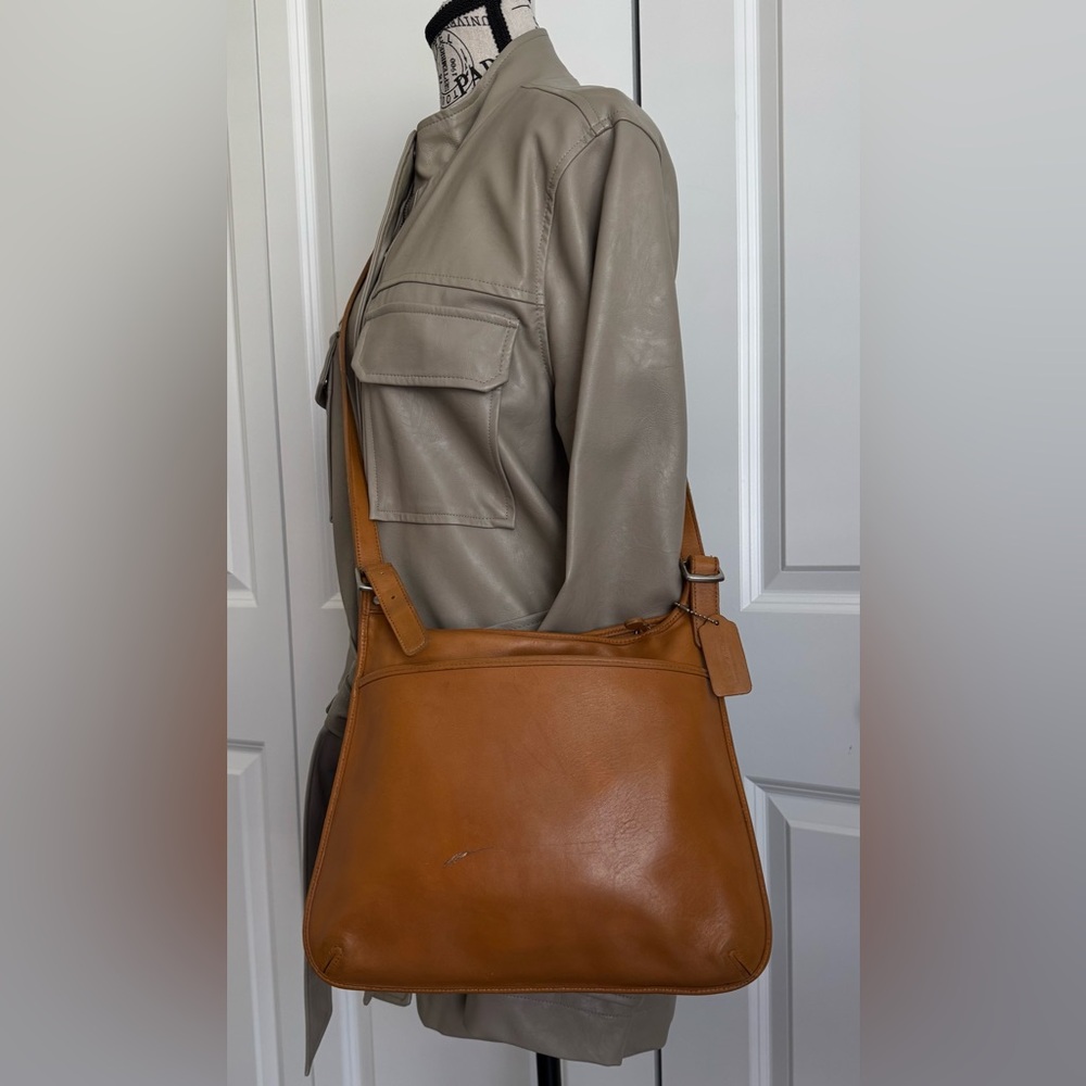 Vintage Coach 9146 Leather Hippie Slim Crossbody bag